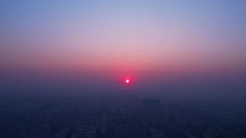 Smoggy sunset over city skyline - Environmental challenges in Pakistan