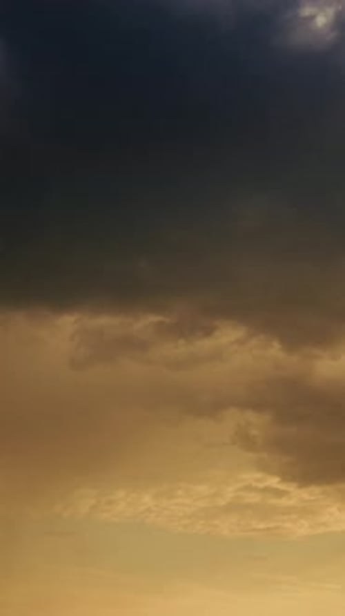 Ciel nuageux avec tempête noire