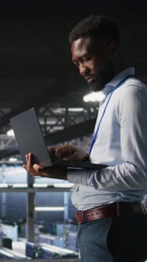 IT-Experten für vertikale Video auf der industriellen Rechenzentrumsplattform freuen sich über neuronale Netzwerkausgänge