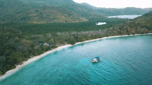 aproximando-se de um barco bangka visto de cima