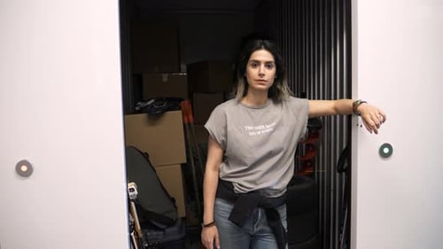 Portrait d'une femme confiante au Storage Locker