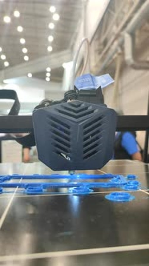 Processus d'impression d'objets Imprimante 3D en plastique fondu Modèle d'imprimante 3D vertical