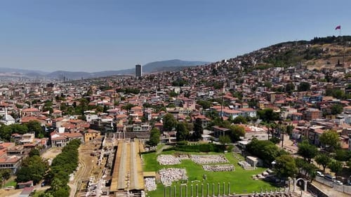 Vista aérea de las antiguas ruinas del Ágora en Izmir, Turquía