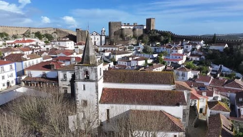 Incroyable ligne d'horizon d'Obidos à Obidos, dans le district de Leiria, au Portugal.