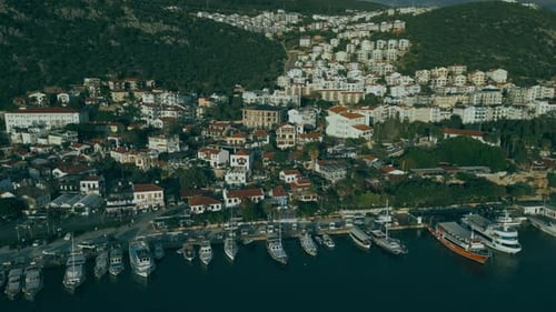 Die Stadt Kas in der Türkei am Abend