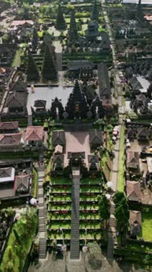 Temple-mère de Bali, site sacré hindou de Besakih, Vidéo verticale, patrimoine montagnard pittoresque et culturel