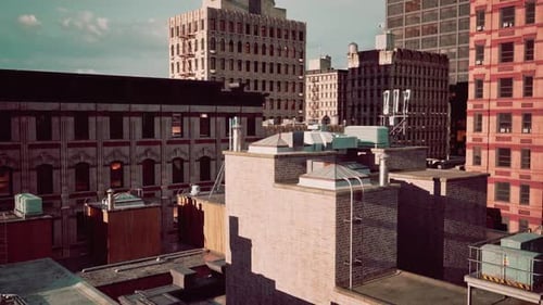 Una vista de una ciudad con edificios altos