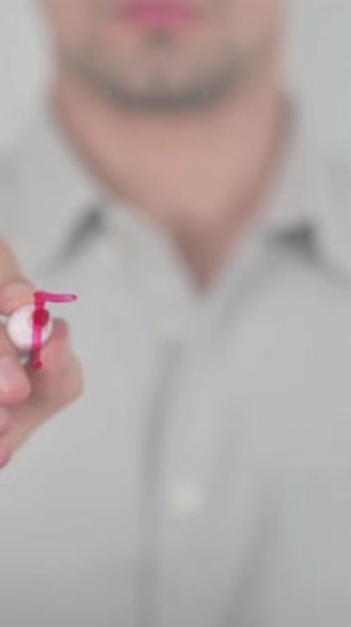 Forex, Schreiben auf dem Bildschirm mit der Hand, Vertikales Video