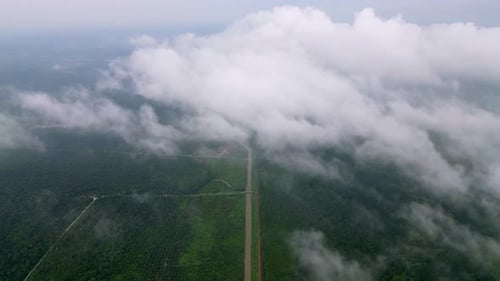 Un ciel sans nuages avec quelques nuages. Vue aérienne de Sungai Ayam
, Batu Pahat