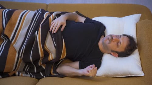 Colérique et tendu.