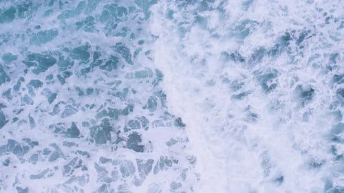 Oceanic Bliss This Stock Footage Showcases the Breathtaking Beauty of the Ocean with Splashing Waves