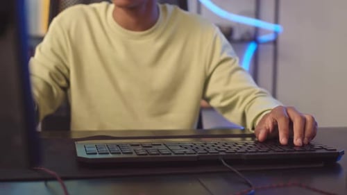 Jungenspiele auf dem Computer
