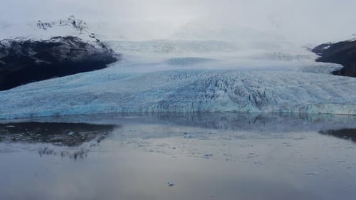 Fantastic panoramic aerial shot of the haoldukvisl glacier located in iceland.