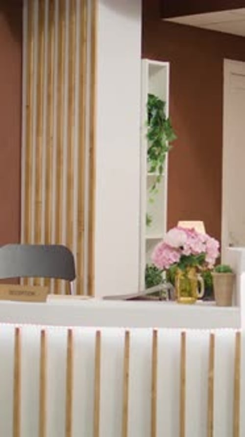 Vertical Video Reception Front Desk for Registrations