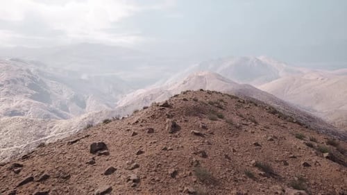 Vaste paysage montagneux de la région du Pamir au Tadjikistan tôt le matin