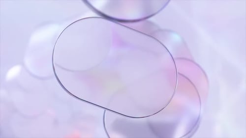Glasige, abgerundete rechteckige Formen drehen sich langsam vor einem lila Hintergrund mit irisierendem Hintergrund