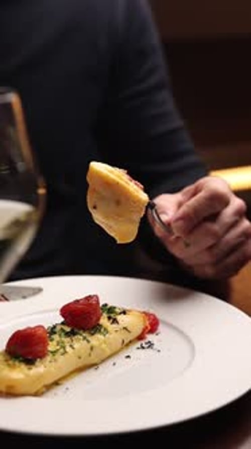 Ein köstliches Frühstück in einem europäischen Restaurant. Nahaufnahme