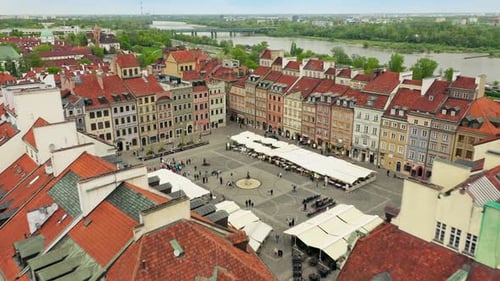 Tourist excursions to the sights of Warsaw on the banks of the Vistula River.