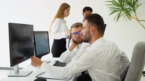 A Team of Diverse Traders Analyzes the Stock Market