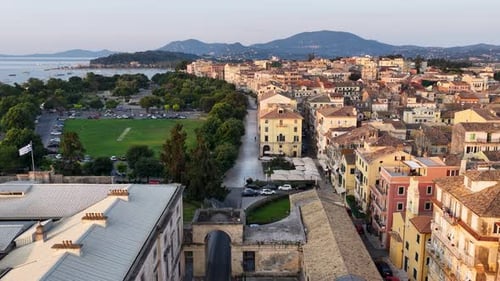 Vue aérienne de la ville de Corfou en Grèce avec une architecture vénitienne