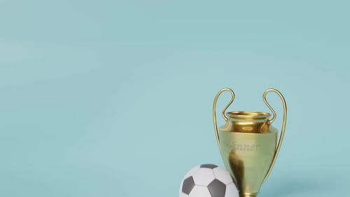Fußballtrophäe mit Ball auf isoliertem Hintergrund, 3D-Darstellung, vertikales Video