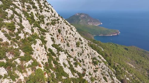Majestic Mountain Peaks Rise Dramatically Showcasing a Sprawling Valley and Distant Ranges Beneath a