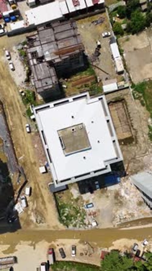 Vídeo vertical: vista aérea de Magnificent Estates del exclusivo edificio de viviendas