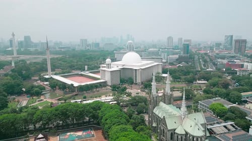 Filmmusik Luftaufnahme der ikonischen Istiqlal-Moschee