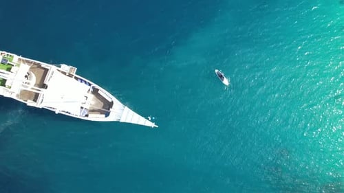 Peddleboard und Yacht