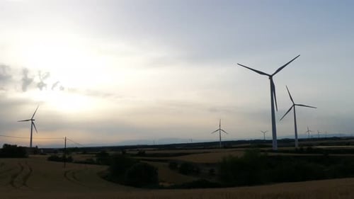 Windmühlenfeld bei Sonnenuntergang