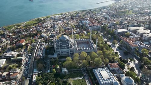 Aerial view of Sultanahmet Camii (the Blue Mosque) in Istanbul, Turkey.