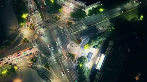Intersection de rues de la ville, prise de vue par Drone 4K