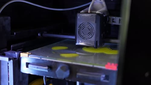 3D Printer Creates Yellow Object