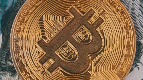 Bitcoin Rotates in Macro Against the Background of Dollars