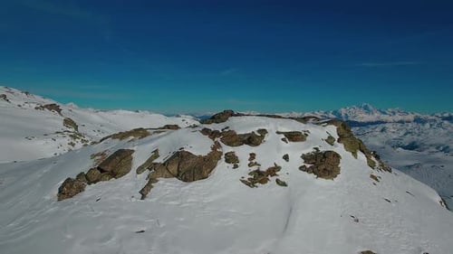 Drone filmé dans les Alpes françaises en hiver 6