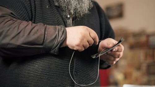 Pulling Thread During Leather Saddle Stitching