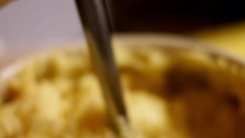 How to Make Creamy Mashed Potatoes with Cheddar