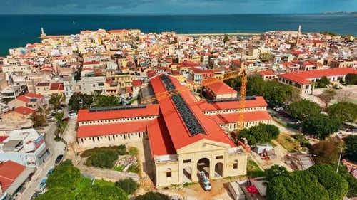 Vista aérea del mercado y la ciudad de Platia Agoras, Grecia.