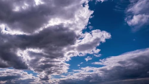 Timelapse de cumulus se déplaçant dans le ciel