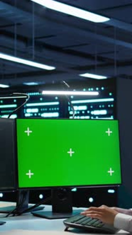 Vertical Video IT Expert Uses Mockup PC in Server Hub Establishing Performance Benchmarks