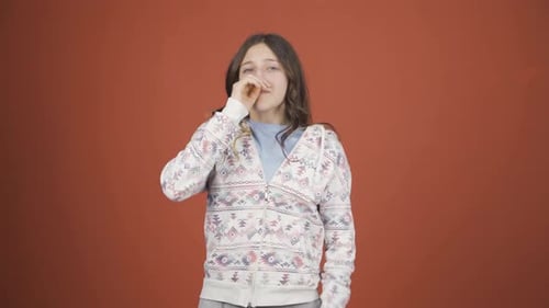 The sneezing young woman. Patient.