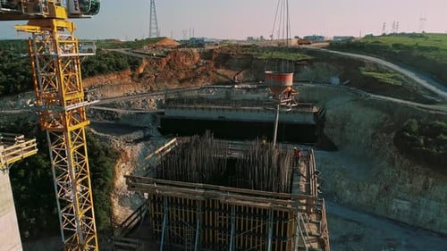 Blick von oben auf den Viaduktbau