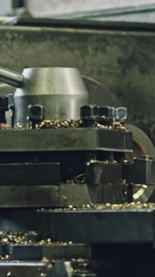 Präzisions-Metalldrehmaschine mit Kühlmittelauftrag