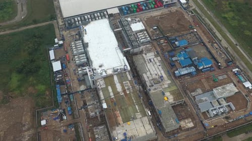 Vista aérea do novo data center em hiperescala em Jacarta para demanda por IA e nuvem