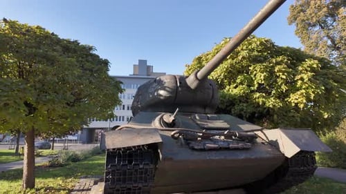 Sowjetischer mittlerer Panzer T-34, Zweiter Weltkrieg, Artilleriegeschütz auf gepanzertem Turm, Offensivstrategie im Kampf