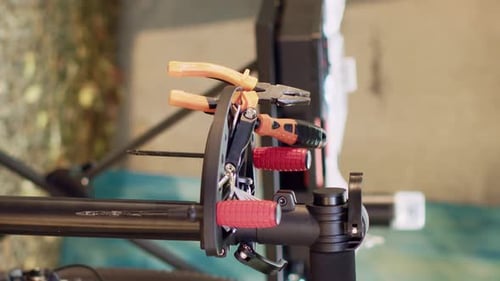 Ferramentas de Vídeo Verticais Configuradas no Exterior para Ajuste da Bicicleta