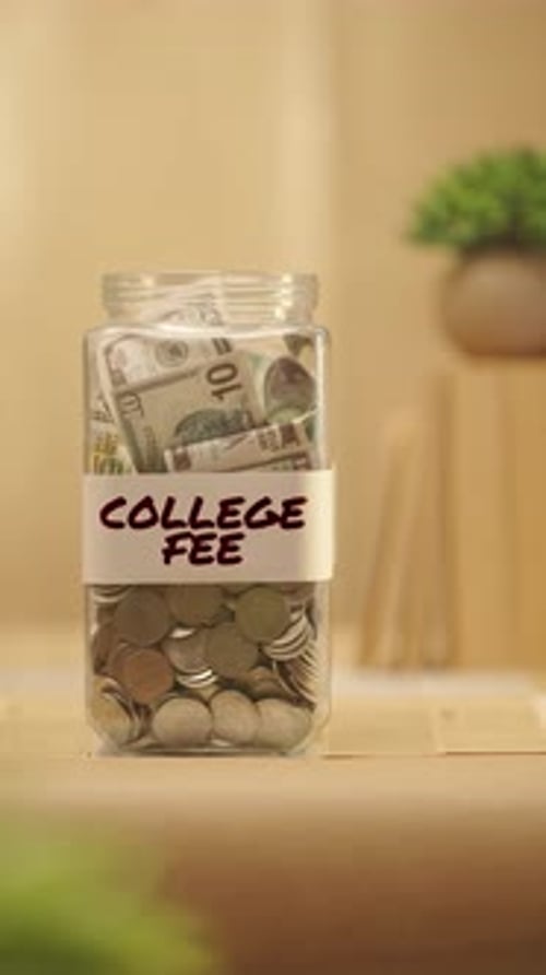 VERTICAL VIDEO OF PERSON SAVING MONEY FOR COLLEGE FEE