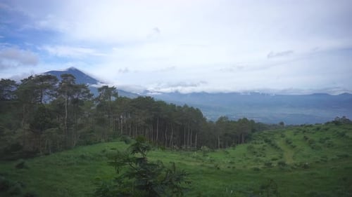 natural views of green mountains, panoramic views of the hills, with clear skies during the day