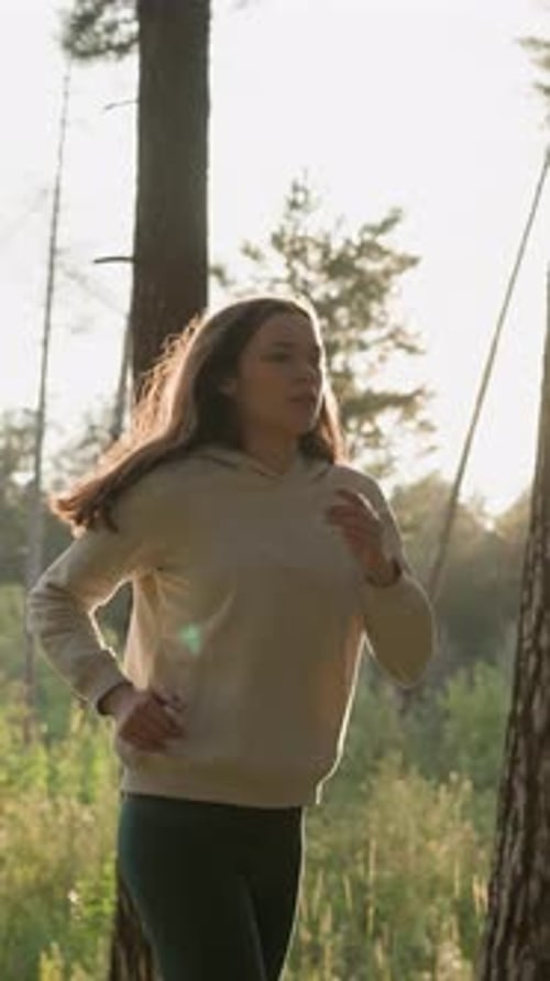 Corredora femenina se prepara para el maratón