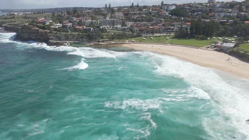 Bronte Beach With Bronte Baths Ocean Pool In Summer. Eastern Suburbs In Sydney, New South Wales. aer